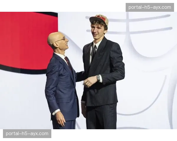 最新新秀榜:马刺队新人控卫布泽利斯稳居第一,切特-霍姆格伦位列第二 最新新秀榜:马刺队新人控卫布泽利斯稳居第一,切特-霍姆格伦位列第二